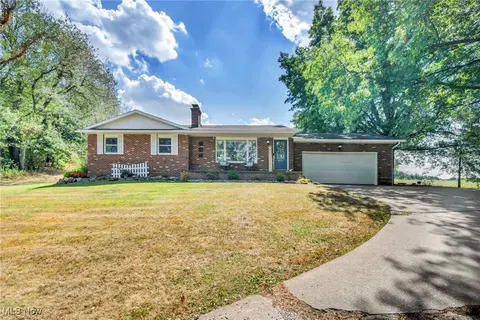 10387 Middlebranch Ave NE, Hartville, OH 44632