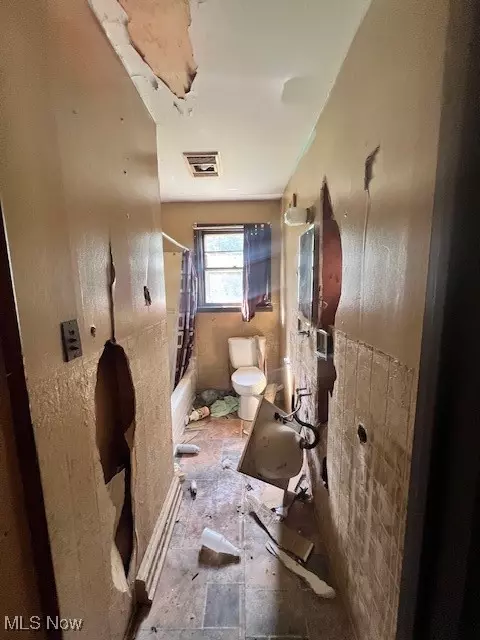 Entry Way - 62 Engine, Reader, WV 26167 photo 1 of 4
