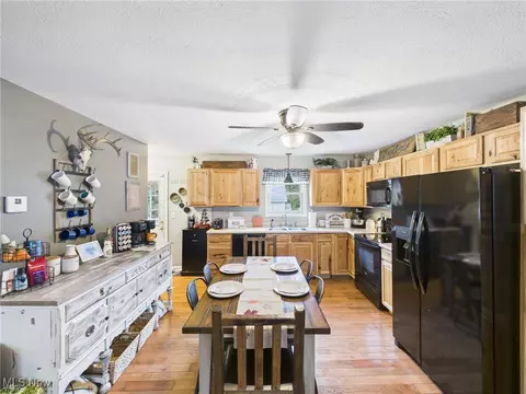 143 Cherry St, Barnesville, OH 43713 photo 4