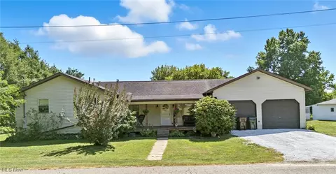 2107 Ames Ave, Belpre, OH 45714