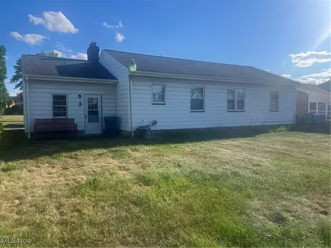 231 Overlook Blvd, Struthers, OH 44471 photo 5
