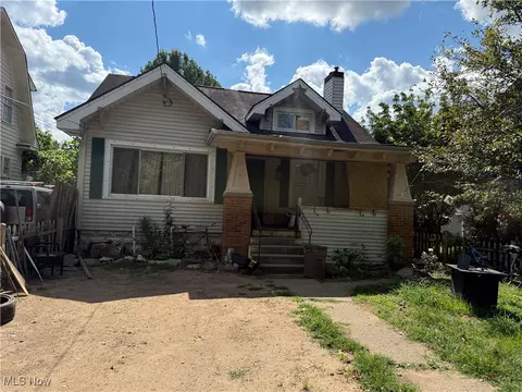 906 Lakeview Dr, Parkersburg, WV 26104