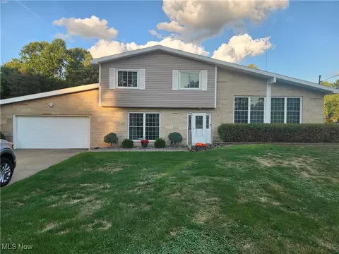 5105 Sampson Dr, Youngstown, OH 44505
