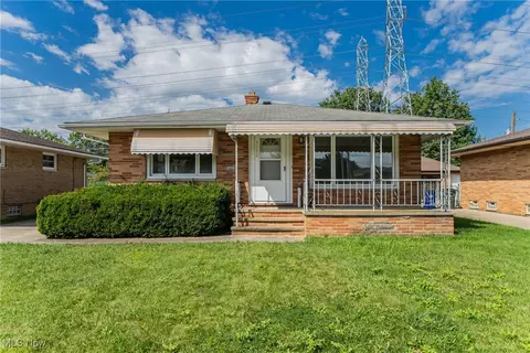 4116 Apple Creek Dr, Brooklyn, OH 44144