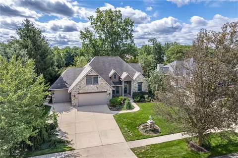 4275 Tomahawk Ln, Vermilion, OH 44089