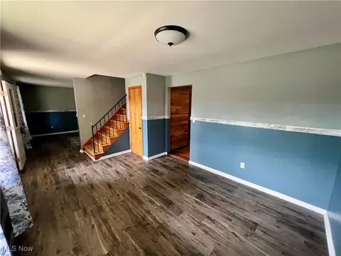 1250 Bell Ct, Elyria, OH 44035 photo 2