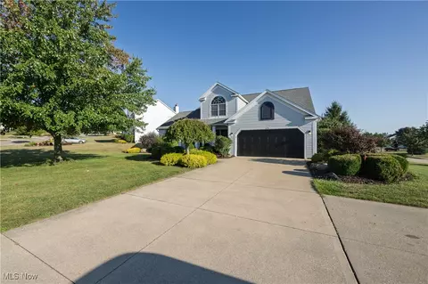 878 Longbrook Dr, Wadsworth, OH 44281