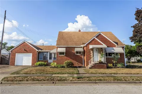 451 Selden Ave, Akron, OH 44301