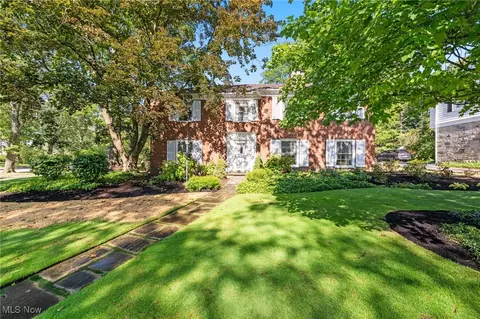 16 Lyman Cir, Shaker Heights, OH 44122