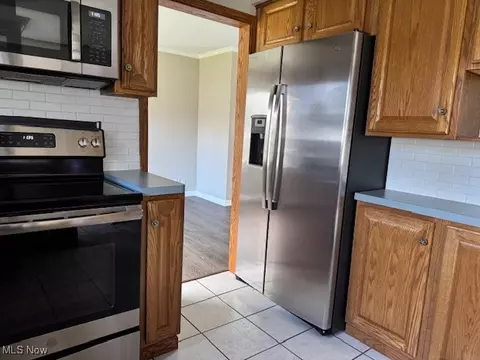 Kitchen - 2045 E 42nd St, Ashtabula, OH 44004 photo 5 of 5