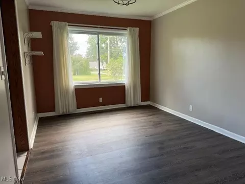 Living - 2045 E 42nd St, Ashtabula, OH 44004 photo 9 of 10