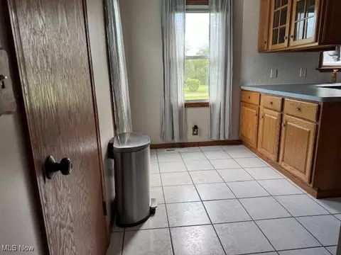 Entry Way - 2045 E 42nd St, Ashtabula, OH 44004 photo 1 of 3