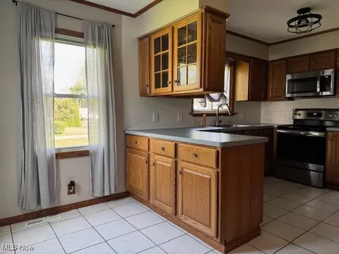 Kitchen - 2045 E 42nd St, Ashtabula, OH 44004 photo 1 of 5