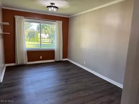 Living - 2045 E 42nd St, Ashtabula, OH 44004 photo 4 of 10