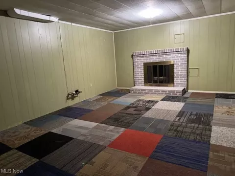Living - 2045 E 42nd St, Ashtabula, OH 44004 photo 7 of 10