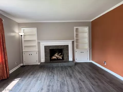 Living - 2045 E 42nd St, Ashtabula, OH 44004 photo 3 of 10