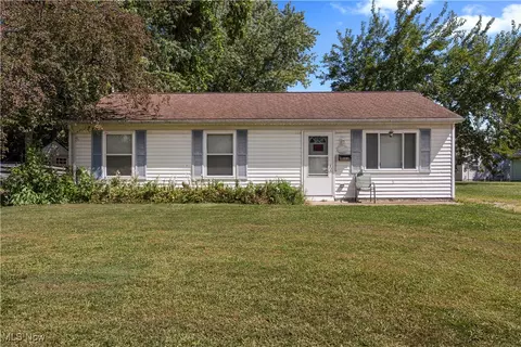 1207 Susan Ln, Sandusky, OH 44870