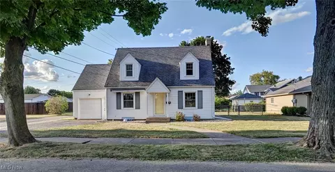 415 Bowers Ave NW, New Philadelphia, OH 44663