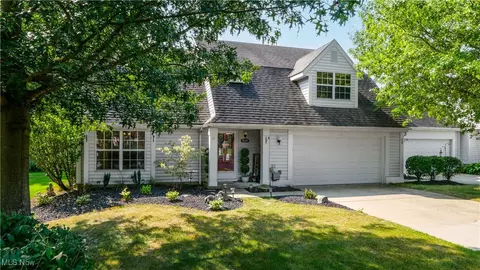 9639 E Idlewood Dr #16, Twinsburg, OH 44087