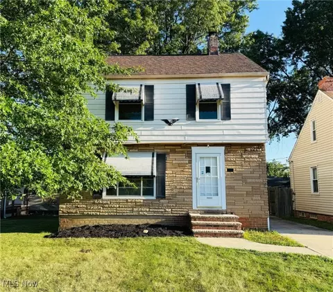 2922 Commonwealth Dr, Parma, OH 44134