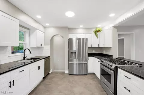 29601 Lakeshore Blvd, Willowick, OH 44095 photo 8