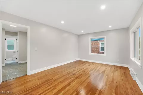 29601 Lakeshore Blvd, Willowick, OH 44095 photo 3