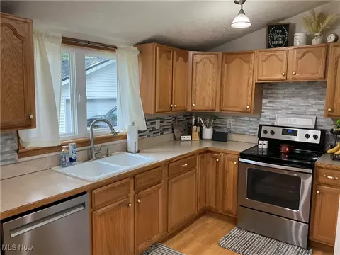 1111 Main St, Dresden, OH 43821 photo 3