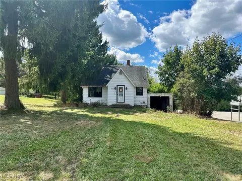 3153 Waynesburg Dr SE, Canton, OH 44707