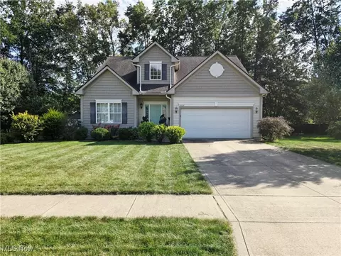 35177 Schoolhouse Ln, North Ridgeville, OH 44039