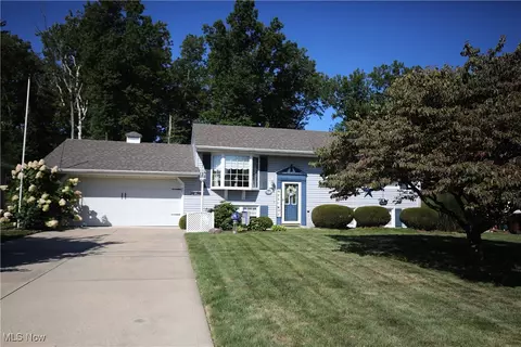 7018 Freeland Dr, Elyria, OH 44035 photo 3