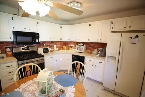 7018 Freeland Dr, Elyria, OH 44035 photo 8