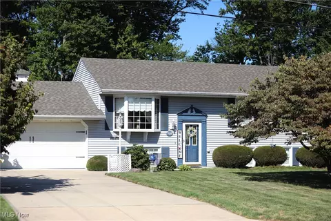 7018 Freeland Dr, Elyria, OH 44035 photo 2