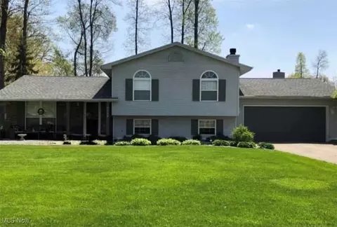7054 Berry Blossom Dr, Canfield, OH 44406