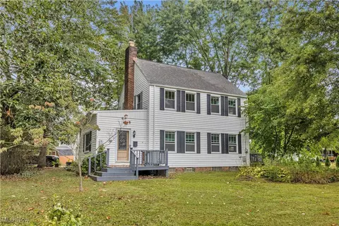 38 W 8th St, Newton Falls, OH 44444