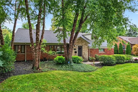 1330 E Melrose Dr, Westlake, OH 44145