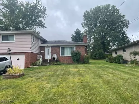 515 Murray Hill Dr, Youngstown, OH 44505