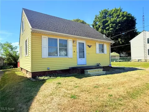 3040 13th St SW, Canton, OH 44710