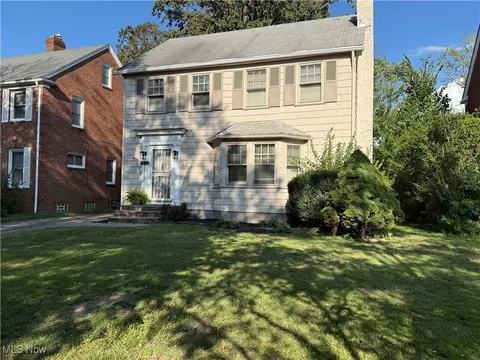 1979 Staunton Rd, Cleveland Heights, OH 44118