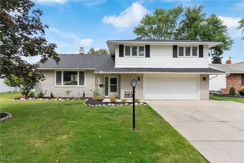 14270 Cherokee Trl, Middleburg Heights, OH 44130