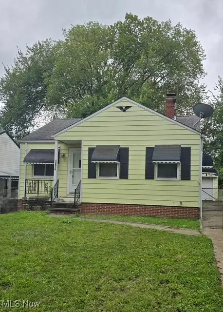 12516 Park Knoll Dr, Cleveland, OH 44125