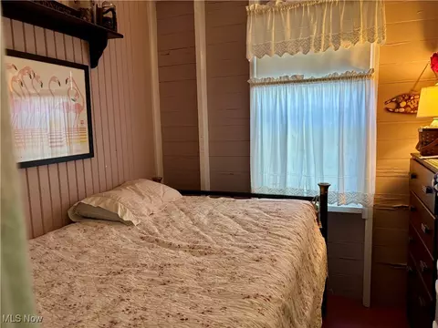 Bedroom - 16 Billow Beach Rd, Ashtabula, OH 44004 photo 2 of 3