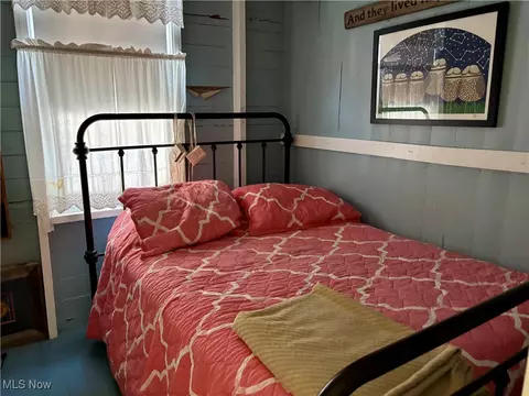 Bedroom - 16 Billow Beach Rd, Ashtabula, OH 44004 photo 3 of 3