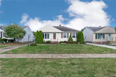 29459 Vinewood Dr, Wickliffe, OH 44092