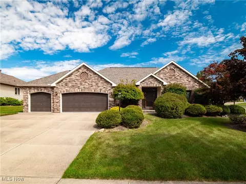 3427 Shelly Dr, Seven Hills, OH 44131