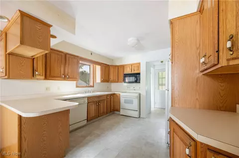 1476 Bryden Dr, Akron, OH 44313 photo 9