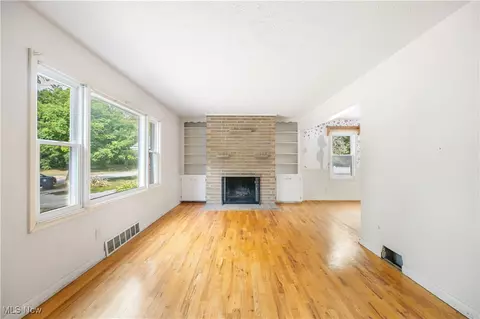 1476 Bryden Dr, Akron, OH 44313 photo 4