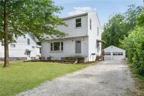 1476 Bryden Dr, Akron, OH 44313 photo 1