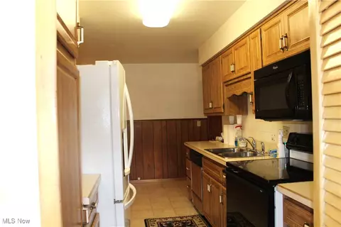1185 E Dartmoor Ave, Seven Hills, OH 44131 photo 10