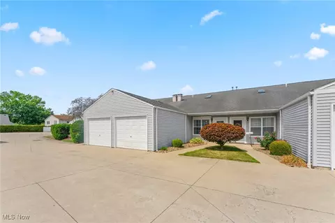 3476 Ivy Hill Cir #D, Cortland, OH 44410