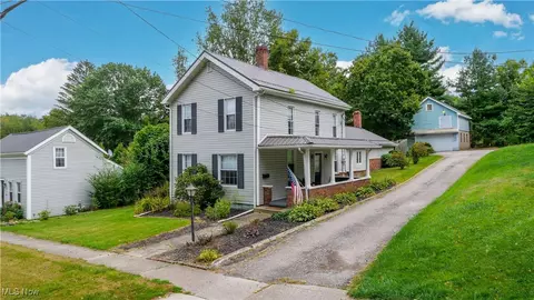8214 Center St, Garrettsville, OH 44231